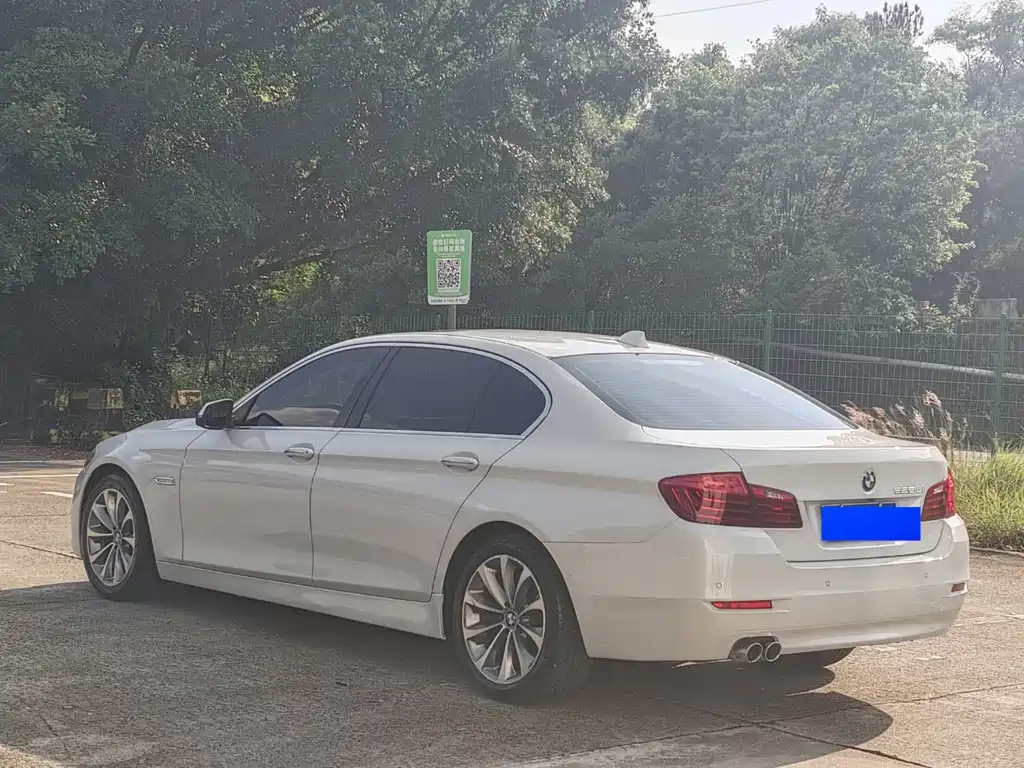 BMW 5 Series — миниатюра 3