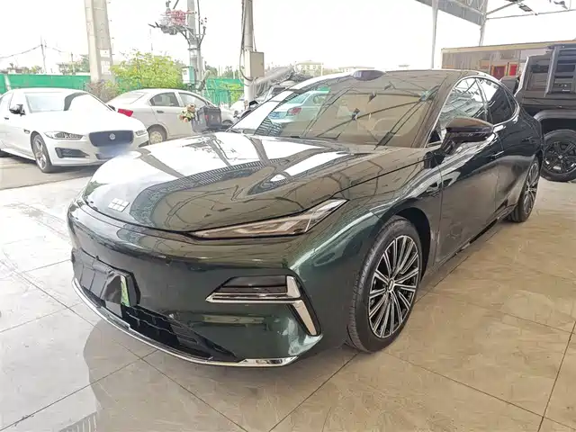 2025 Geely Galaxy Xingyao 8