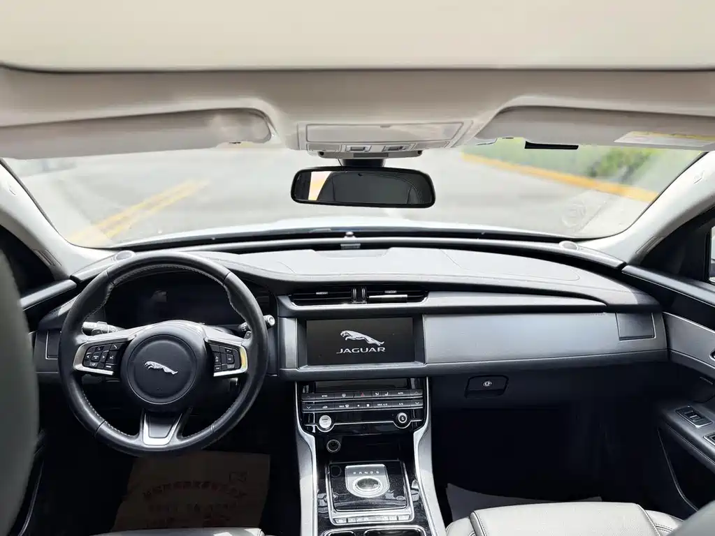 Jaguar XFL — миниатюра 15