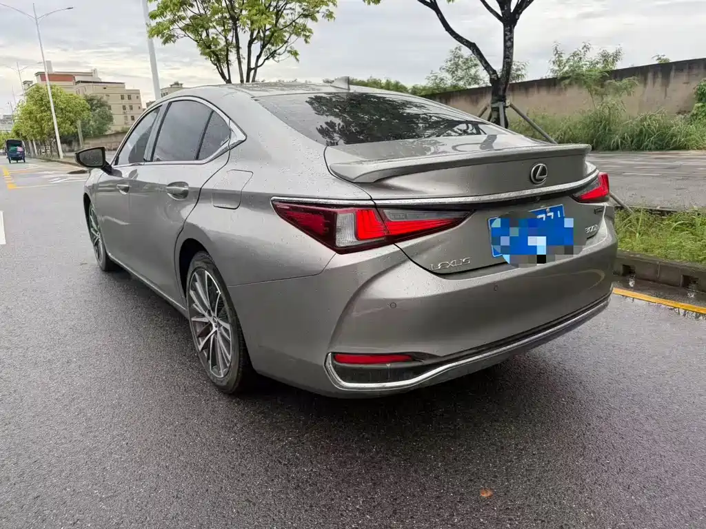Lexus ES — миниатюра 8