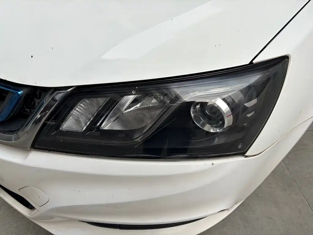 Geely Emgrand 2017 EV300
