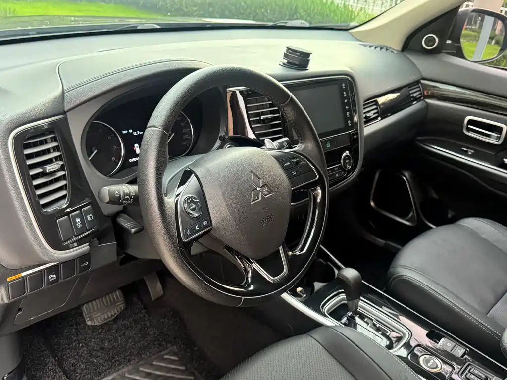 Mitsubishi Outlander — миниатюра 11
