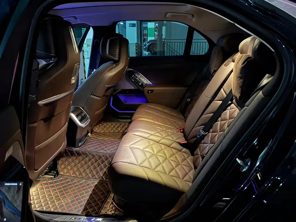 BMW 7 Series — миниатюра 6