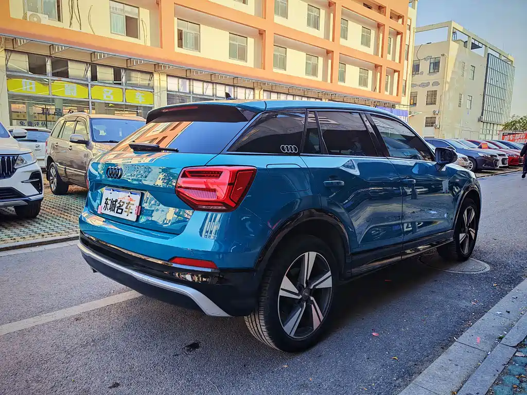 AUDI Q2L