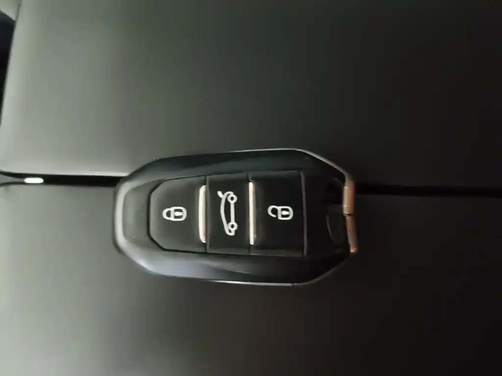 Peugeot 5008 — миниатюра 9