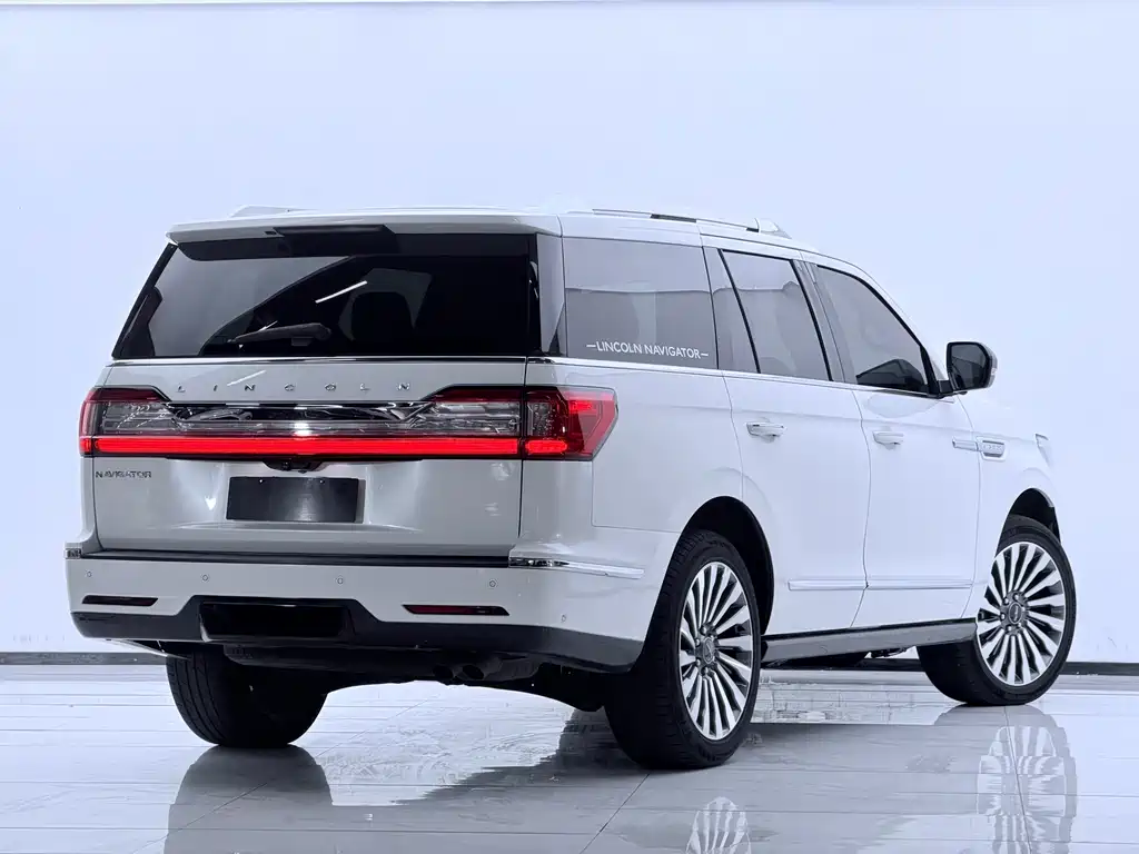 Lincoln Navigator — миниатюра 25