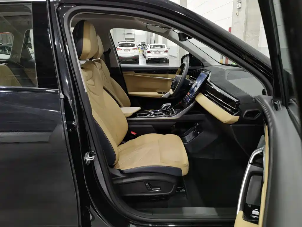 Geely Boyue L — миниатюра 23