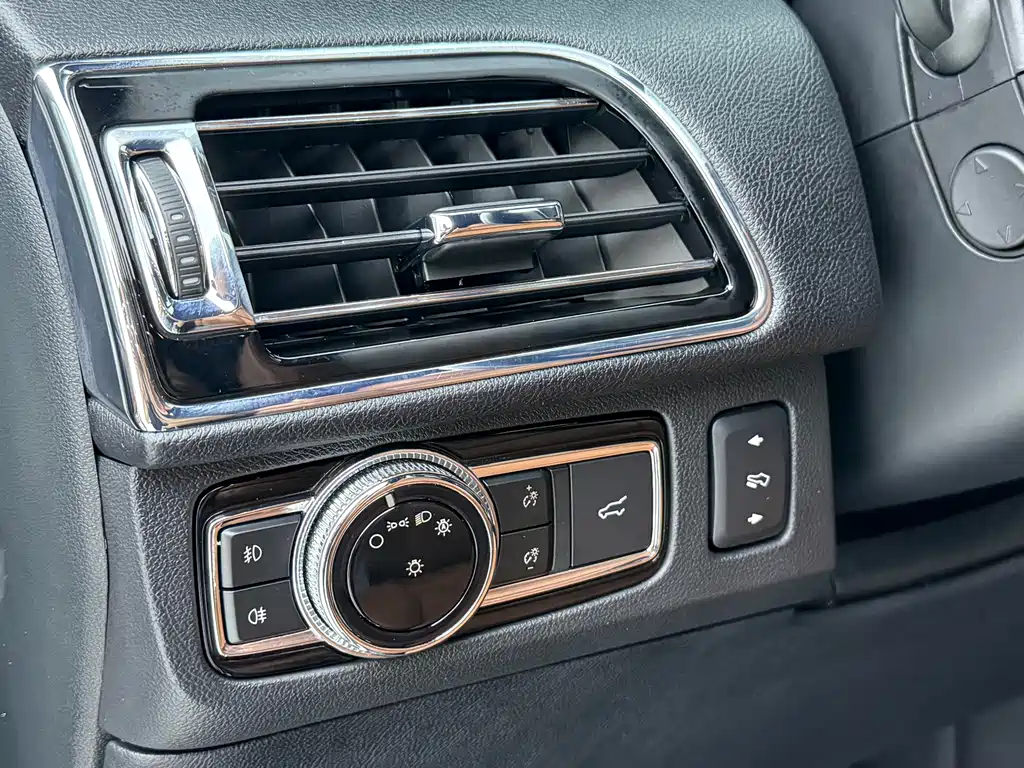 Lincoln Navigator — миниатюра 6