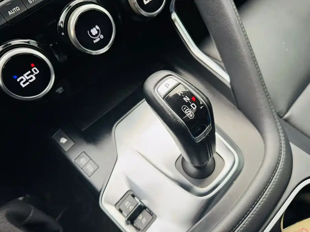 Jaguar E-PACE — миниатюра 15