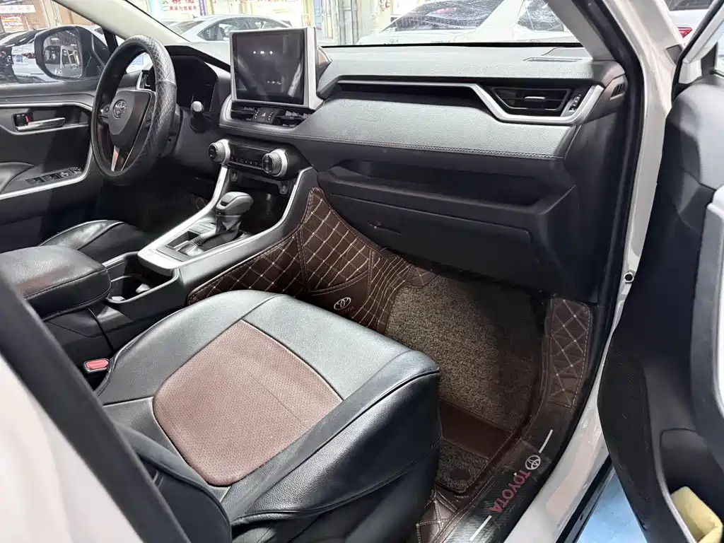 Toyota RAV4 - фото 21