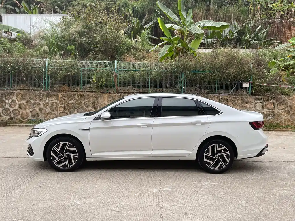 Volkswagen Sagitar 2023 300TSI DSG