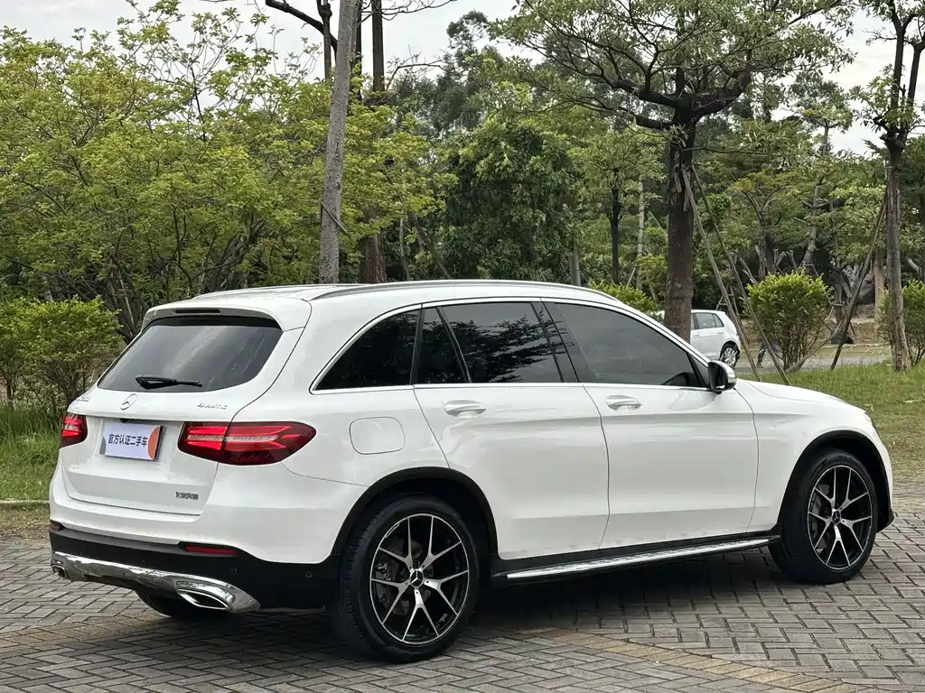 MERCEDES-BENZ GLC