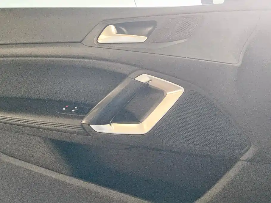 Peugeot 308 — миниатюра 7