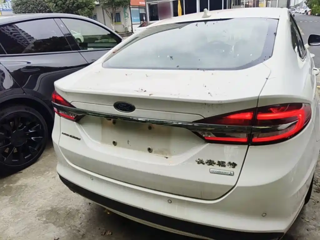 Ford Mondeo — миниатюра 6