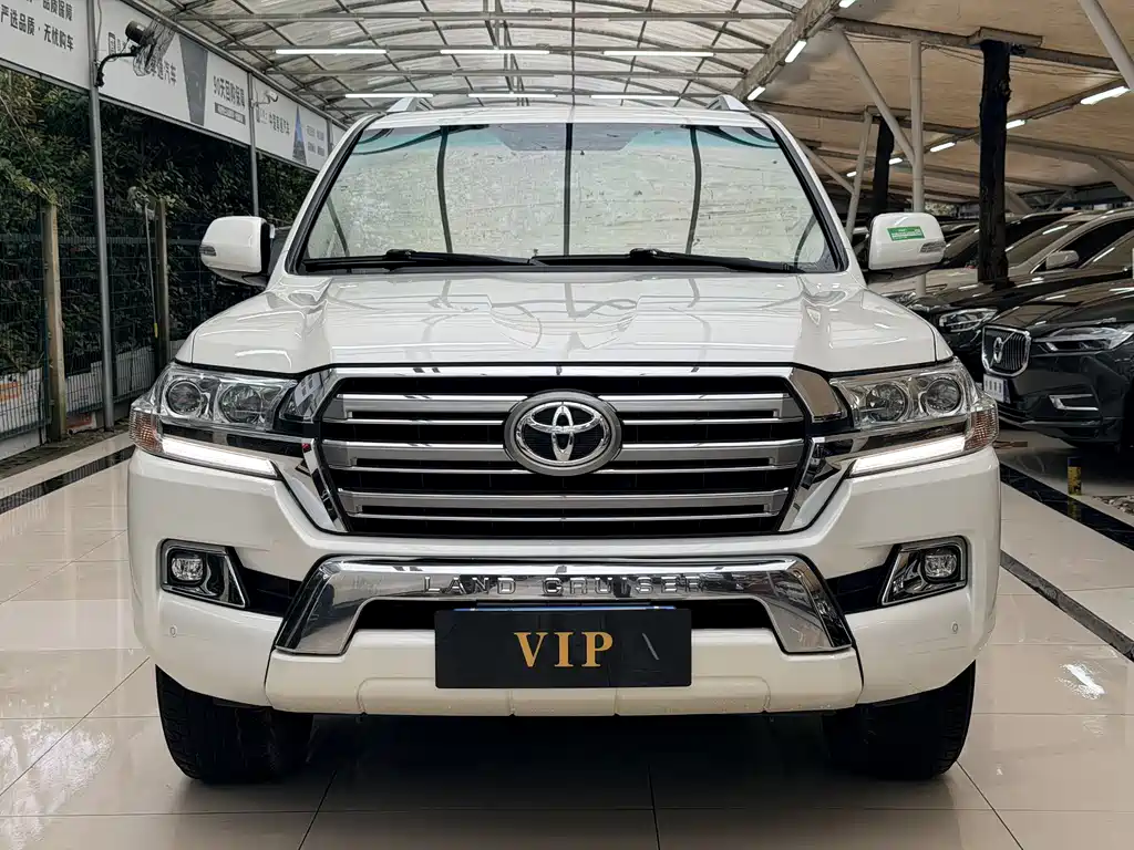 Toyota Land Cruiser 2018 5.7L AT