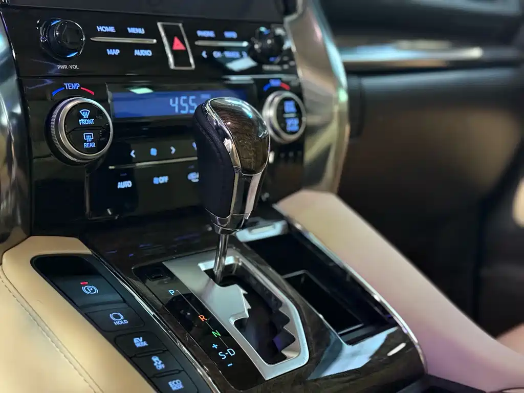 Toyota Vellfire 2020 2.5L Black Gold