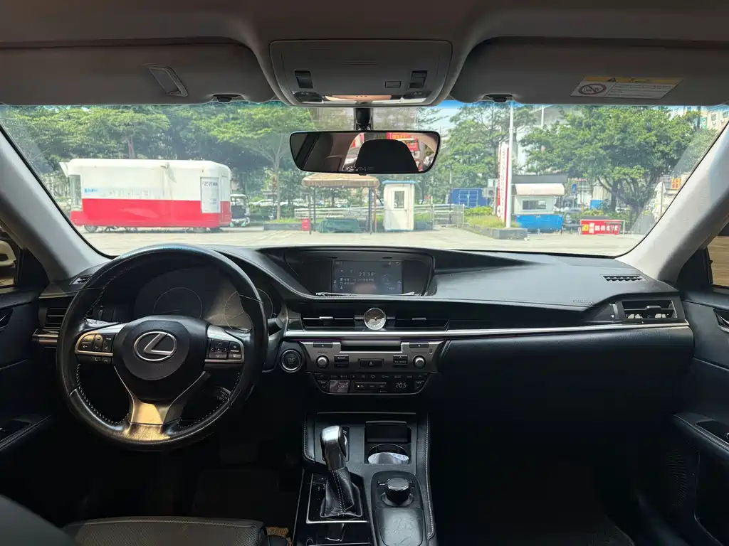 Lexus ES — миниатюра 6