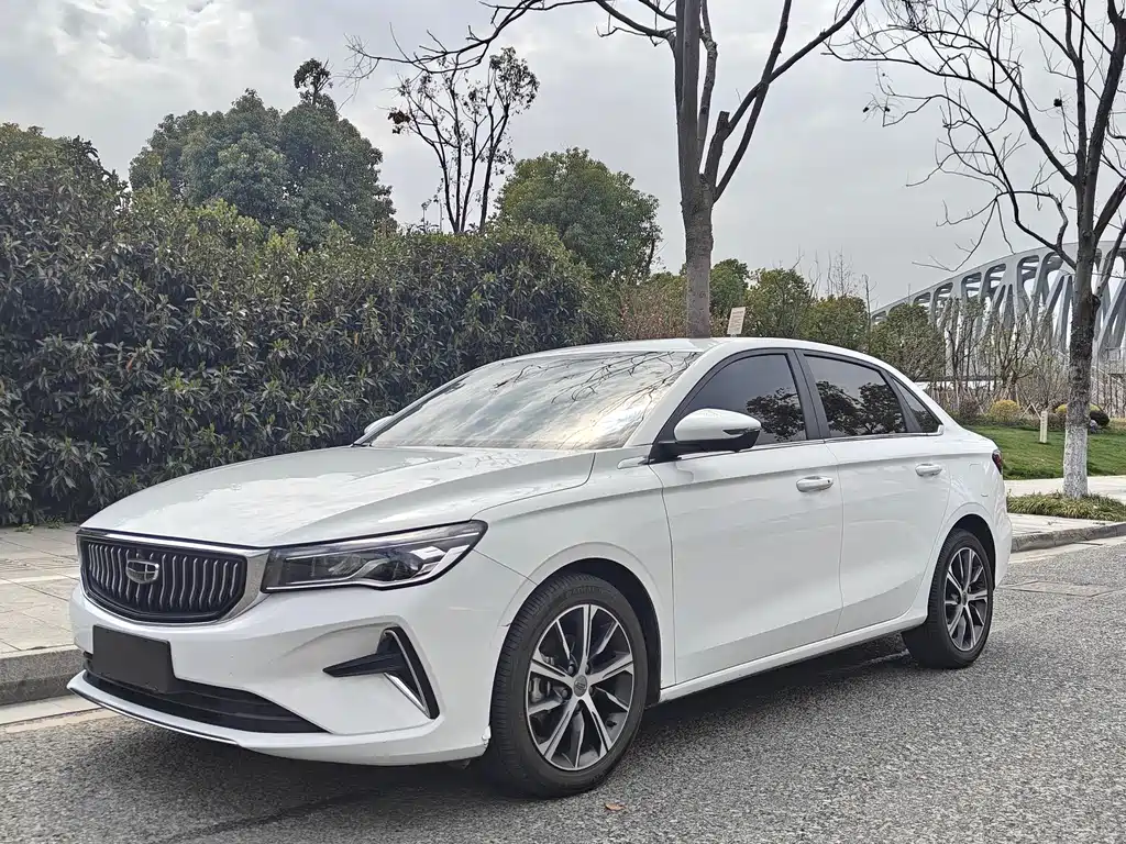 Geely Emgrand 2022