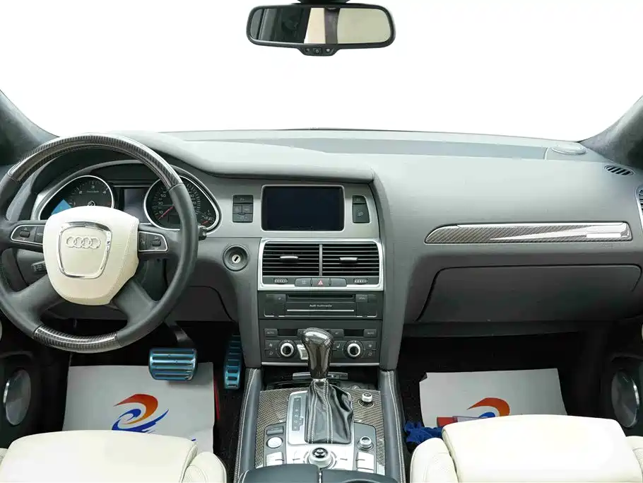 Audi Q7 2010 6.0 V12 TDI Flagship