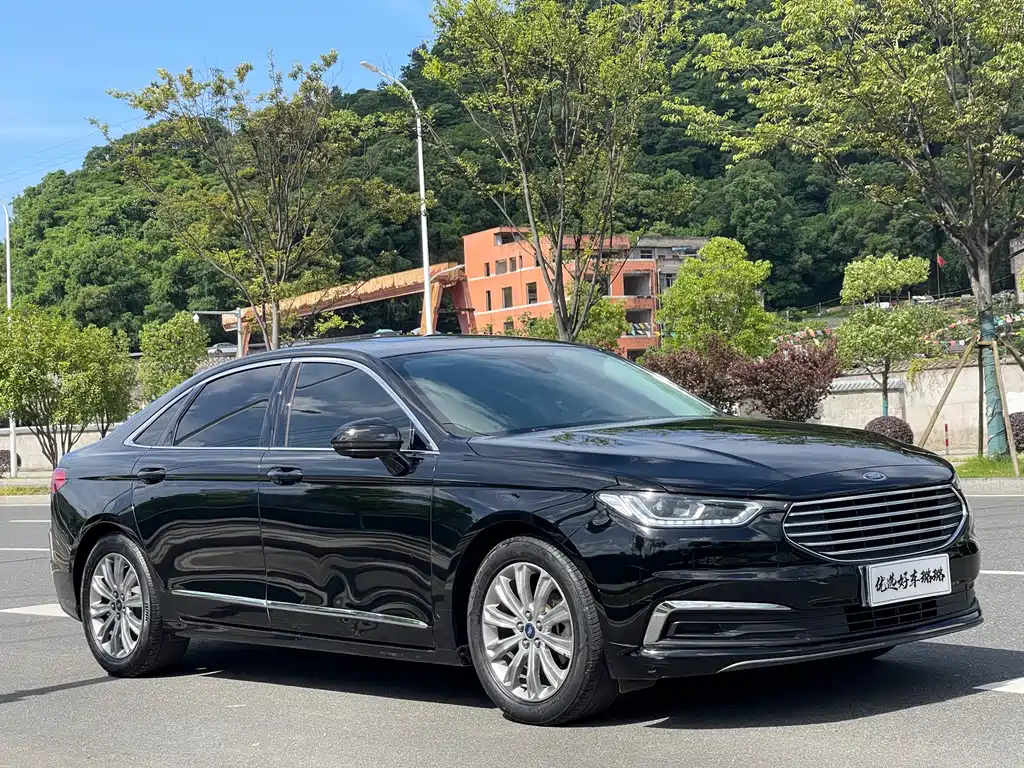 Ford Taurus 2020