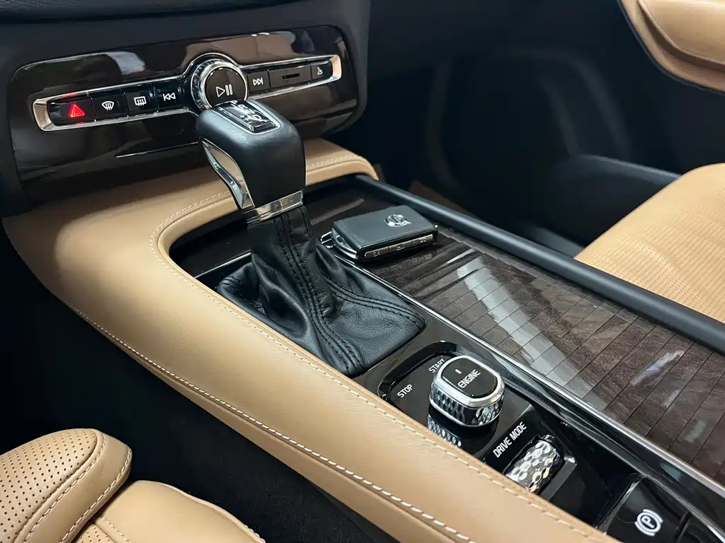 Volvo XC90 — миниатюра 13