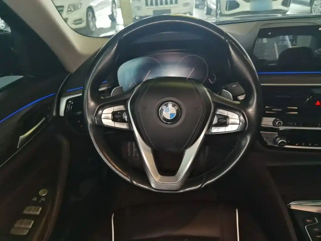 BMW 5 Series — миниатюра 11