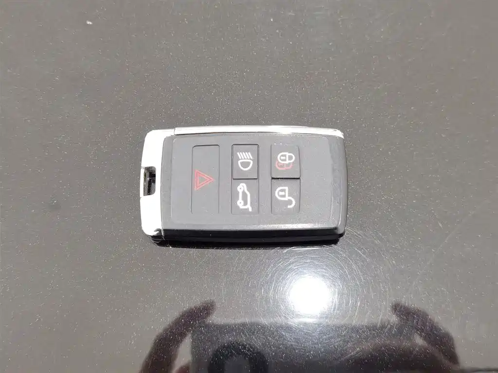 LAND ROVER DISCOVER NEW ENERGY SOURCES FOR SPORTS