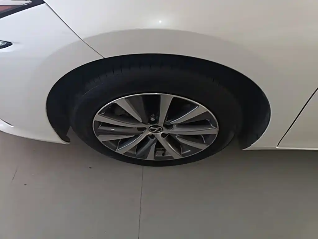 Lexus ES — миниатюра 23