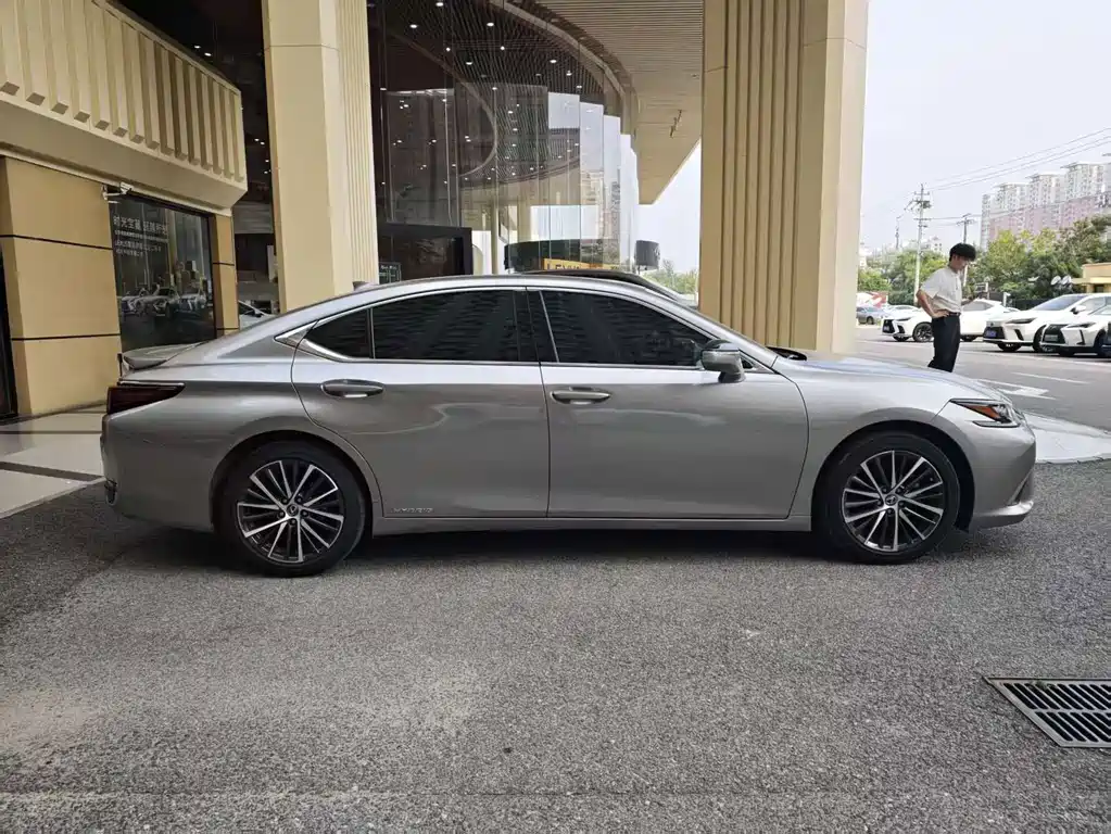 Lexus ES — миниатюра 10