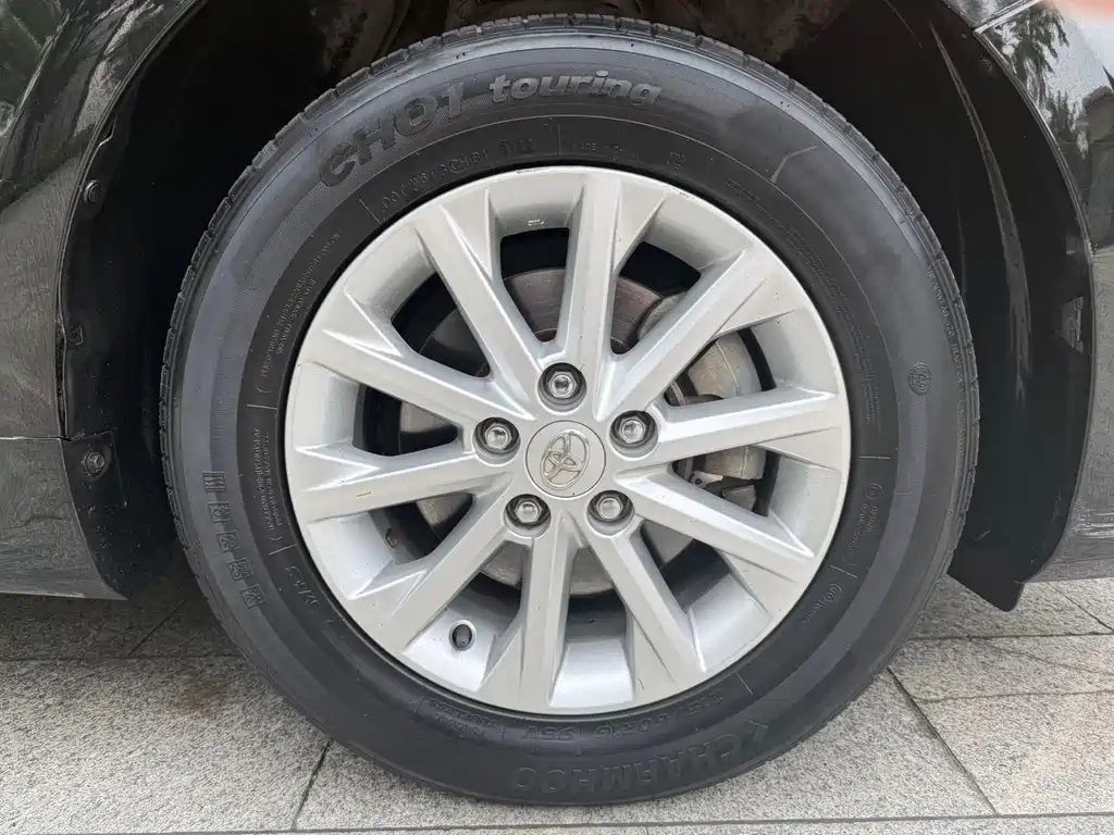 Toyota Camry — миниатюра 18