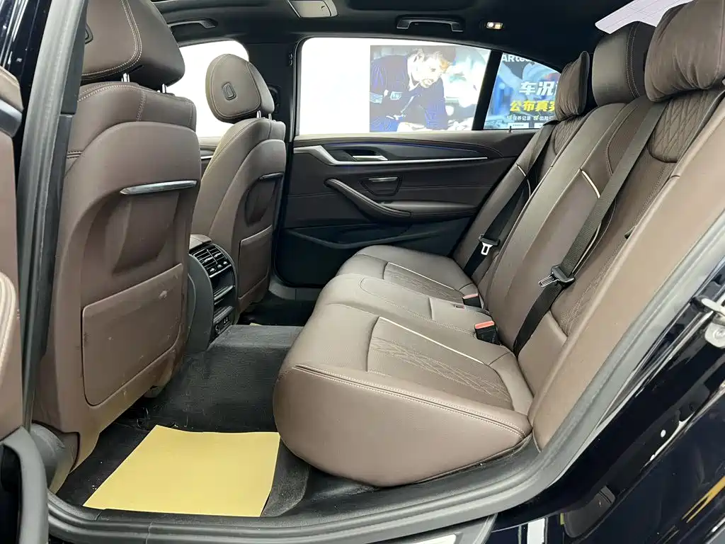 BMW 5 Series — миниатюра 21