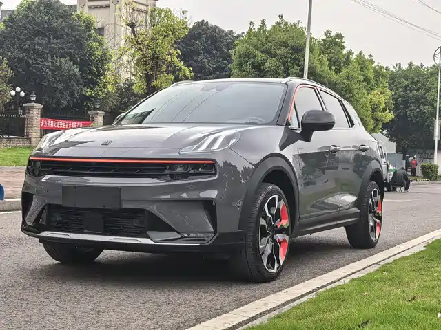 2021 Lynk & Co 06