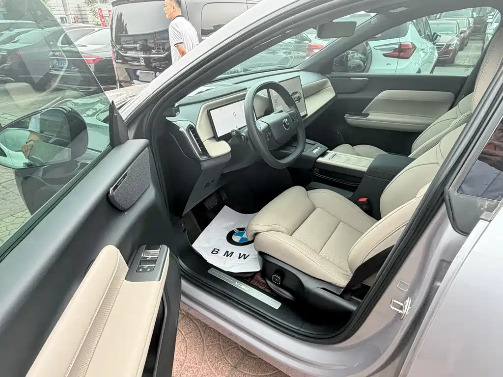 Volvo XC70 2026 Plus