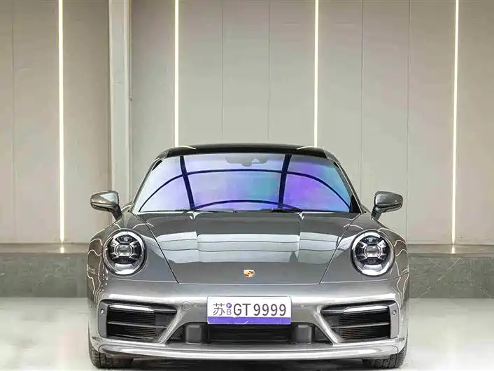 PORSCHE 911