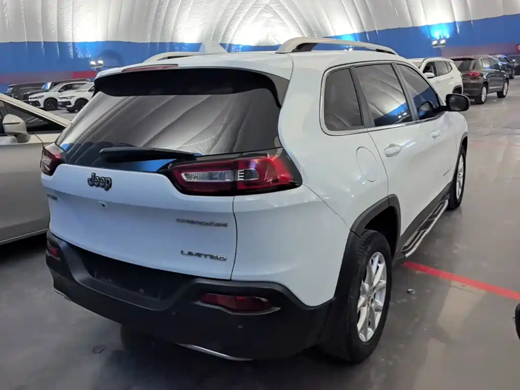 Jeep Cherokee — миниатюра 7