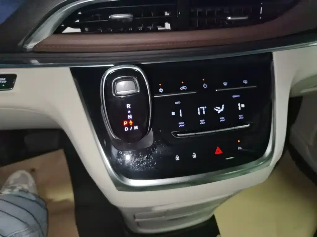 Buick GL8 — миниатюра 14