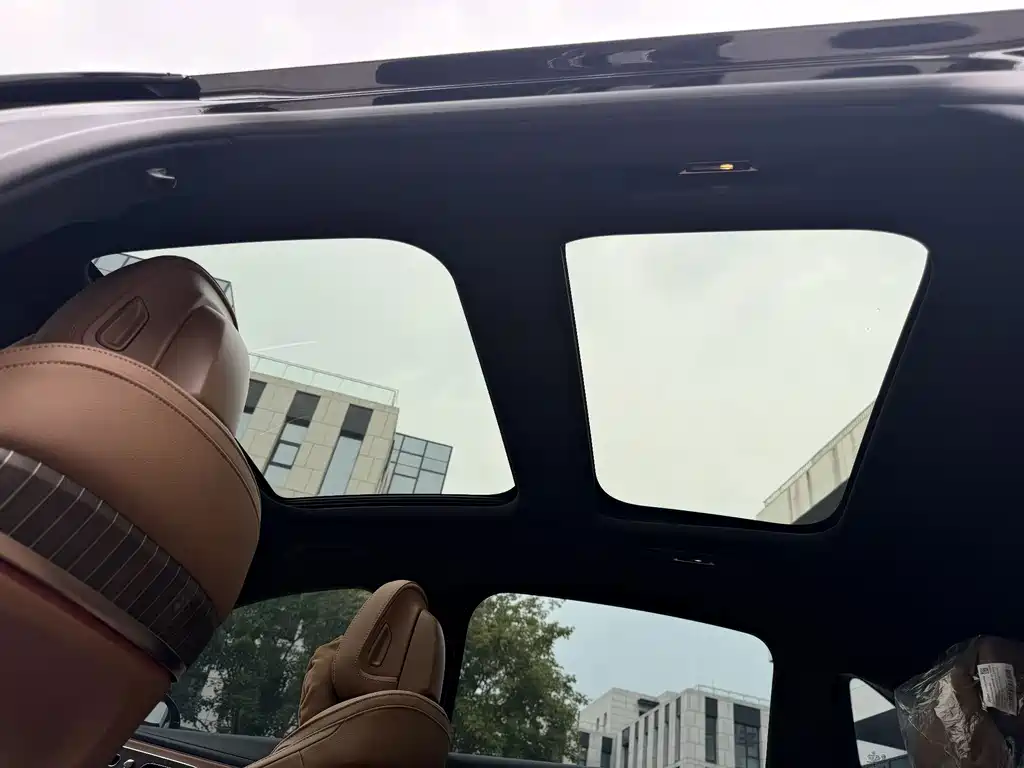 Mercedes-Benz E-Class — миниатюра 10
