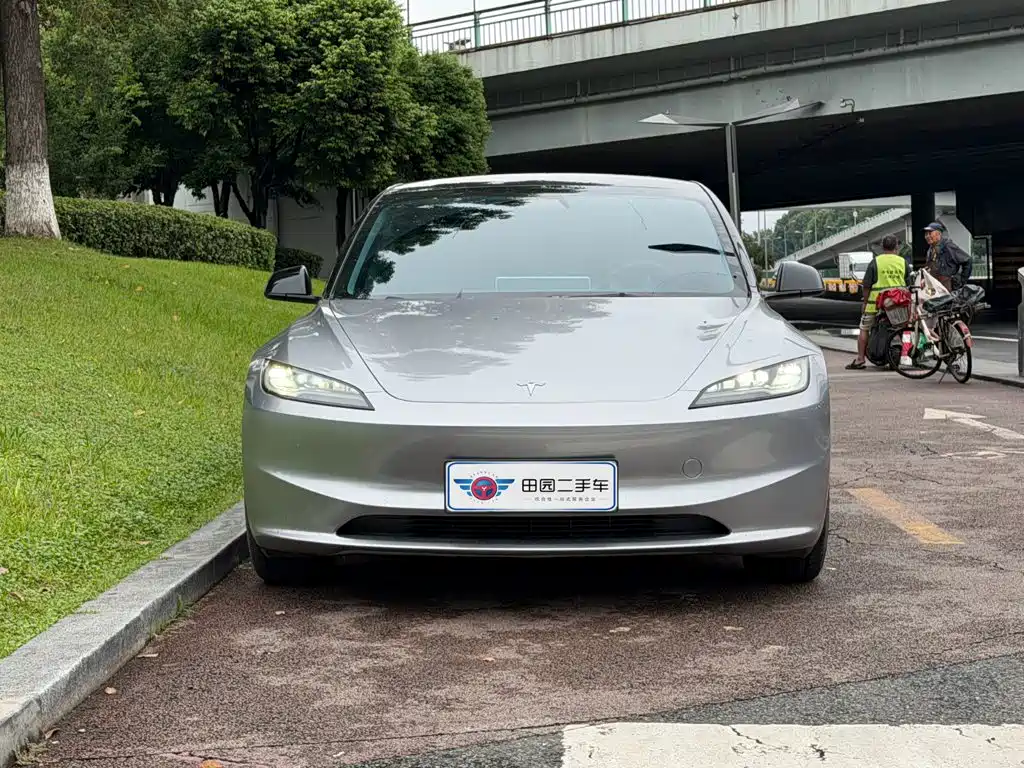 Tesla Model 3 — миниатюра 2