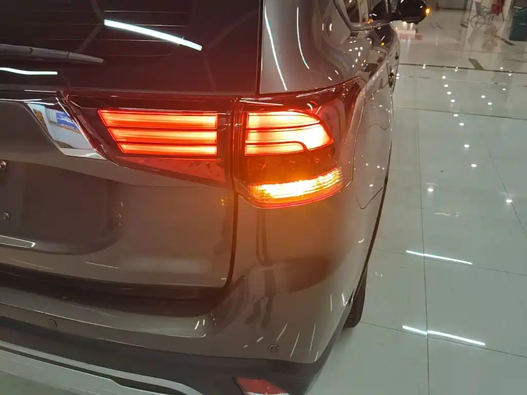Mitsubishi Outlander — миниатюра 8