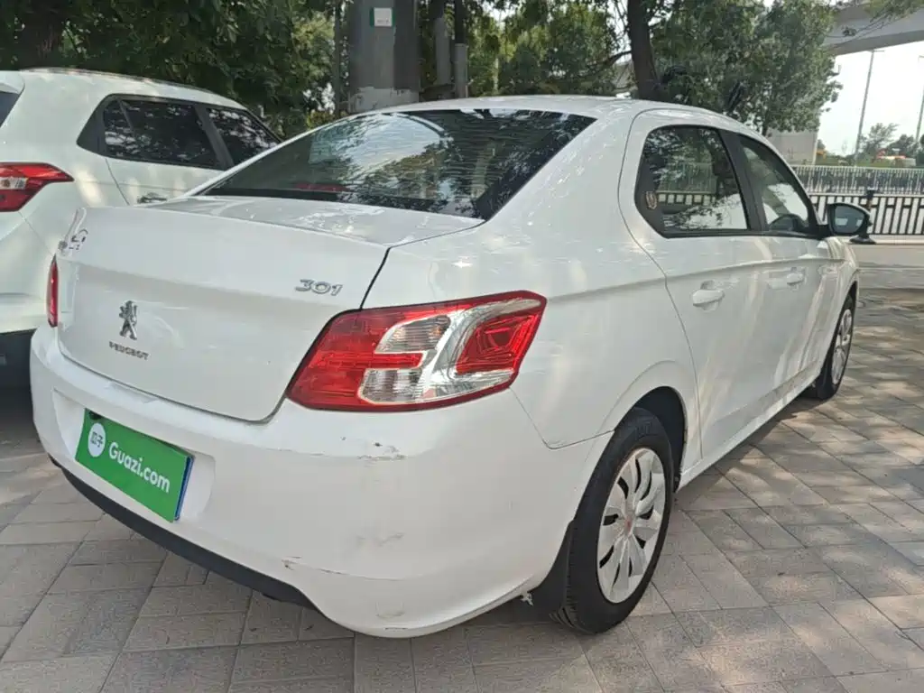 Peugeot 301 2016 1.6L MT Comfort