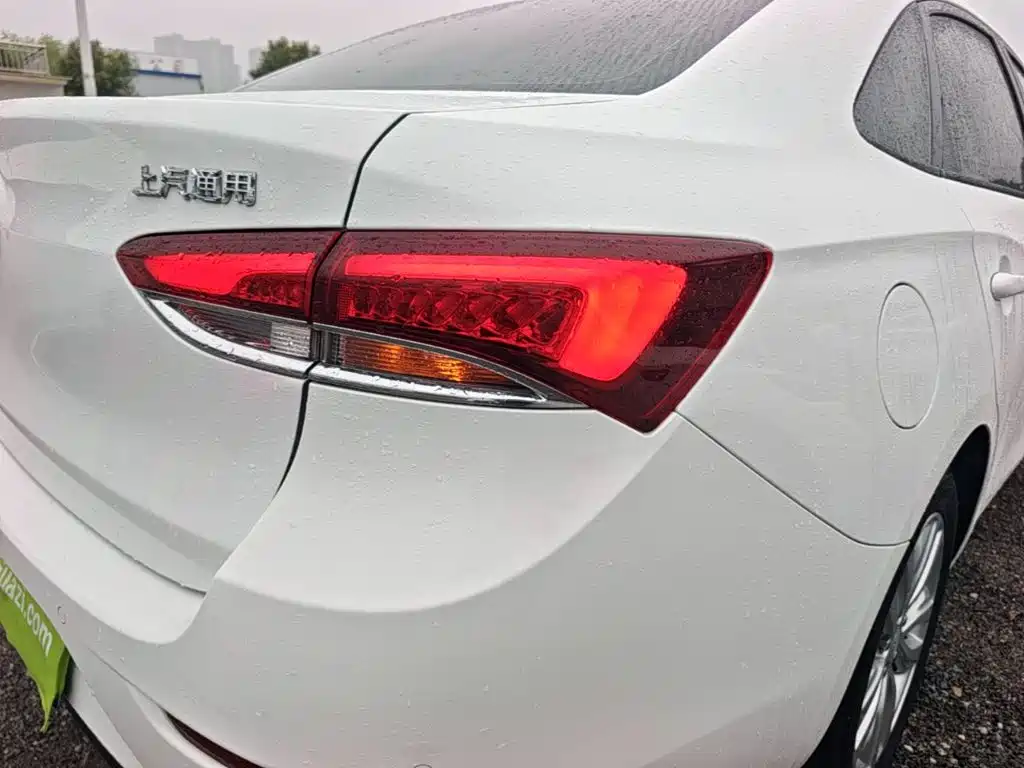 Buick Excelle — миниатюра 8
