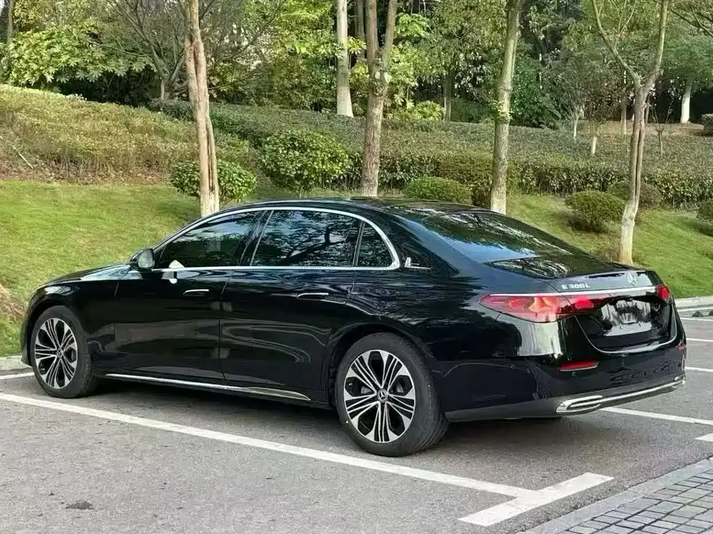 Mercedes-Benz E-Class — миниатюра 9