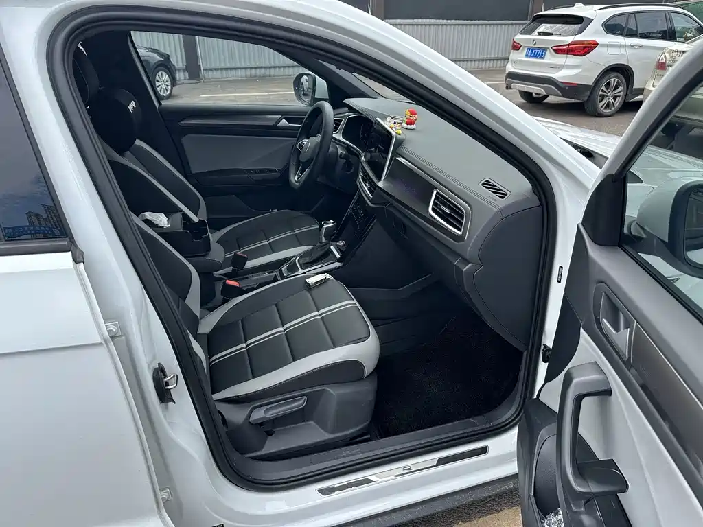Volkswagen T-Roc — миниатюра 5