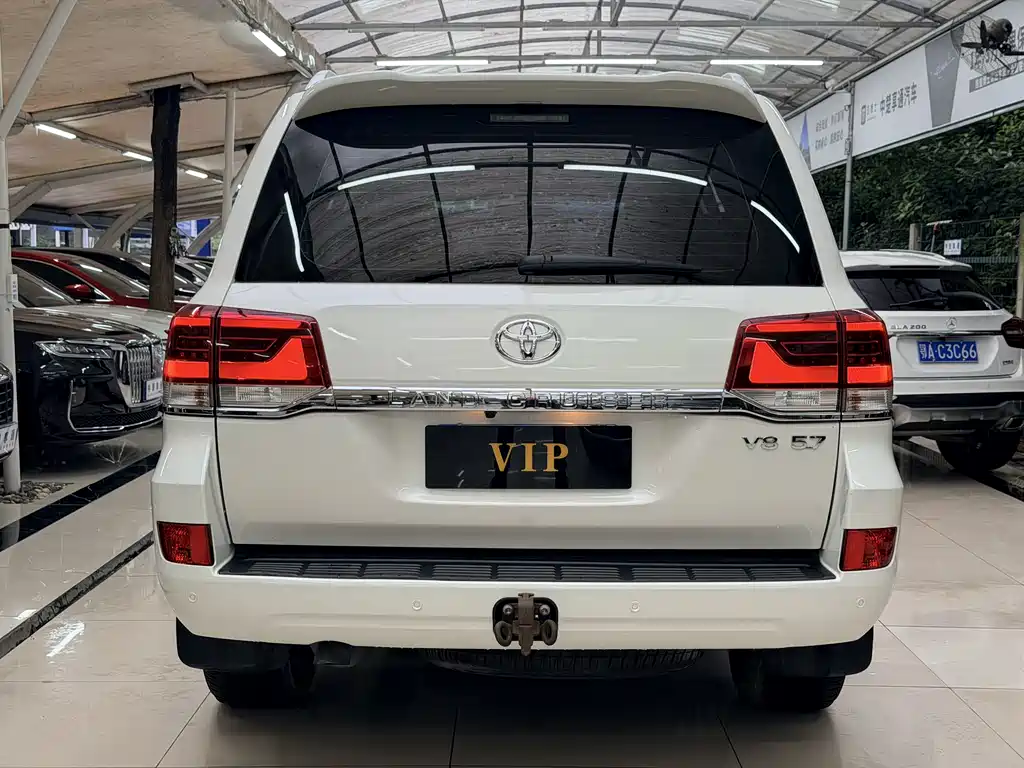 Toyota Land Cruiser 2018 5.7L AT