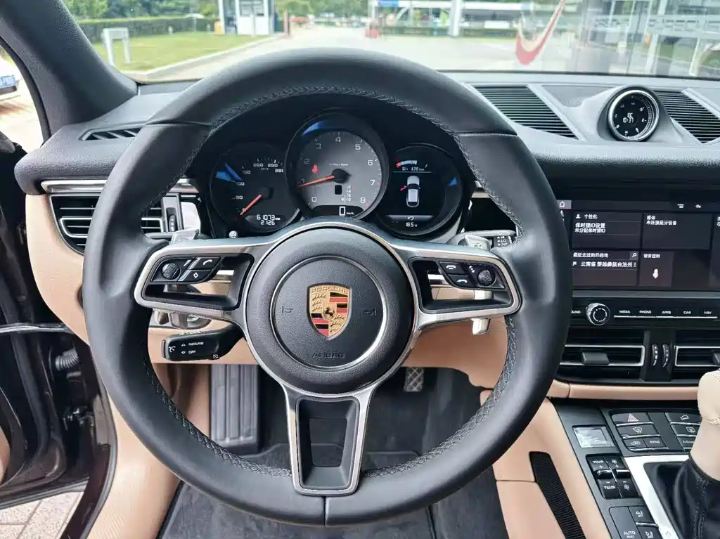 Porsche Macan — миниатюра 11