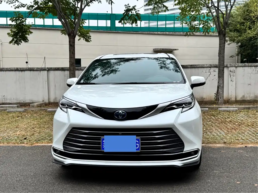Toyota Sienna — миниатюра 2
