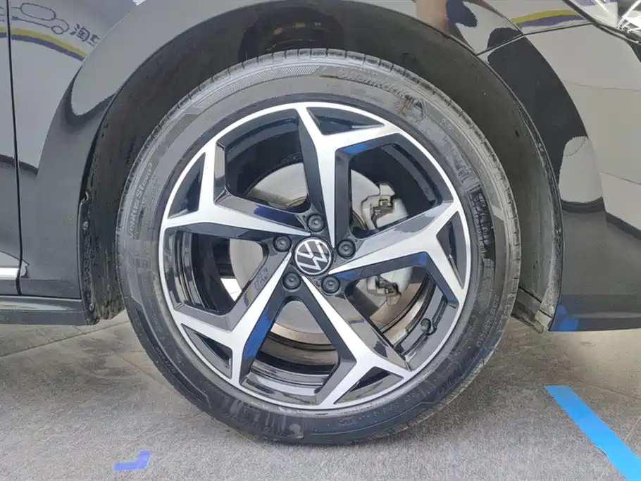 Volkswagen Passat 2025 330TSI Elite