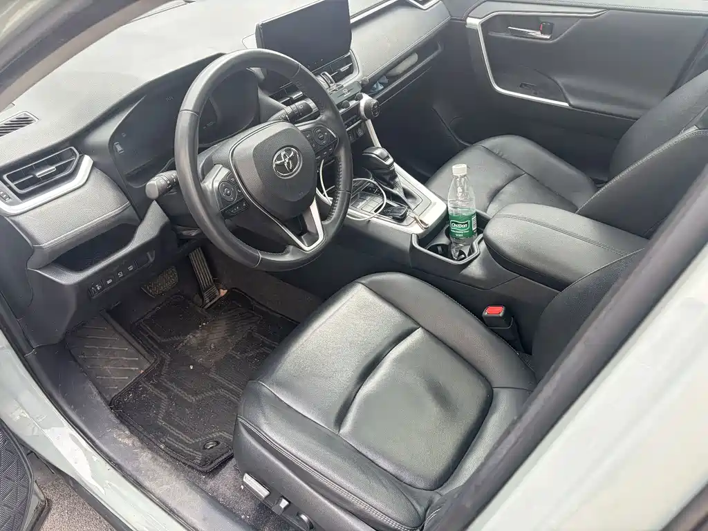 Toyota RAV4 — миниатюра 4