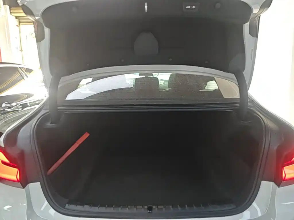 BMW 5 Series — миниатюра 19