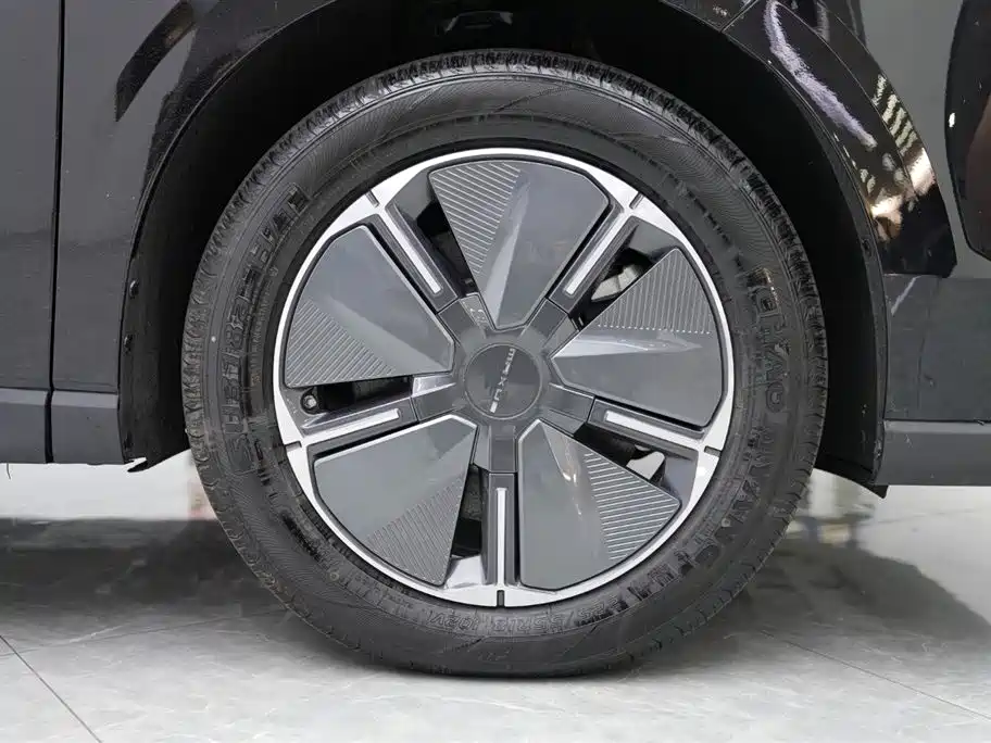 SAIC MAXUS EVERYONE 7